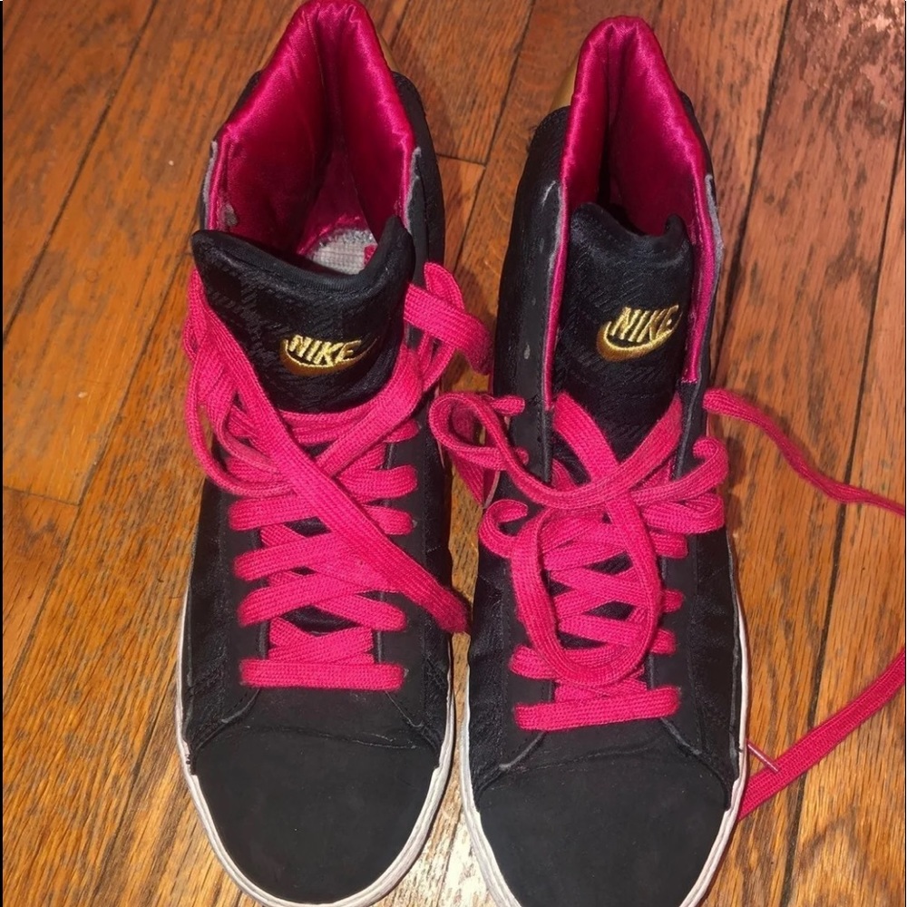 Nike Mid Blazer Black Gold fuchsia